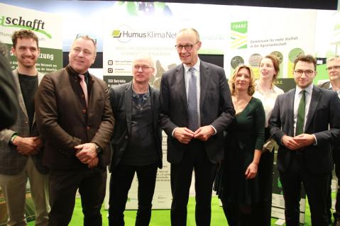 Kanzlerbesuch beim Grüne-Woche Stand der Kulturlandschaftsstiftungen