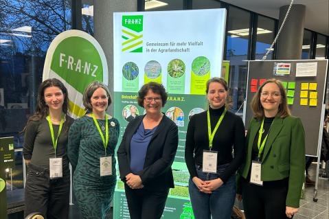 Frau Riewenherm besucht den Stand des F.R.A.N.Z.-Projekts auf dem Deutschen Naturschutztag