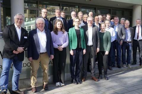 Erneuerbare Antriebe, Maut & Daten im Fokus