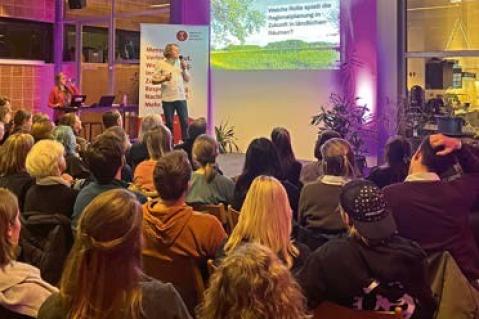 Erster Rural Science Slam in Berlin
