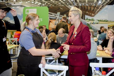 Silvia Breher mit Schülerin