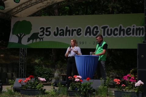Betriebsleiter Sören Rawolle und LaJu-Moderatorin Jasmina Neumann