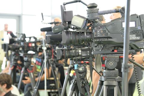 Kamerateams bei der Ernteabschlusspressekonferenz im HdLE in Berlin_2026