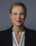 Portraitfoto von Dr. Julia Adou